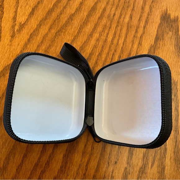 NWOT Creative & Cute Camera Pattern Coin Purse - Picture 3 of 4